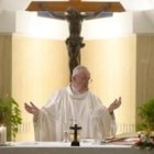 Francisco celebra la eucaristía casi cada día pronto por la mañana en la Casa Santa Marta