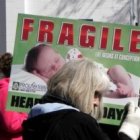 Una manifestante contra la multinacional del aborto Planned Parenthood