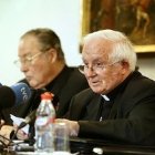 En primer término, el cardenal Cañizares; al fondo, monseñor Escudero.