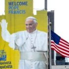 Un mural en Nueva York da la bienvenida al Papa y anuncia un canal de TV para seguir sus pasos por el país