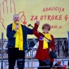 Los principales líderes de la coalición profamilia Za Otroke Gre suman otra ventaja popular contra los lobbies parlamentarios