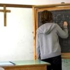 La ley española exige que los colegios ofrezcan la clase de religión, y son las familias las que deciden si quieren cursarla o no; año tras año, el sí es mayoritario