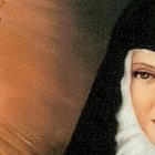 Sor Patrocinio junto a la imagen que aparecio milagrosamente en el convento tras la aparicion