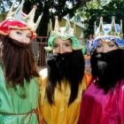 No se trata de mujeres vestidas de Reyes Magos, sino de mujeres vestidas de reinas y presentadas como reinas... algo contrario al texto bíblico y la tradición conocida