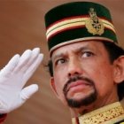 El riquísimo sultán de Brunei castiga con cárcel y multa a quien celebre la Navidad... se les permite a los cristianos solo en sus casas y templos