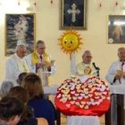 Misa de Navidad adelantada con el Patriarca Sako en el campo de refugiados de Bagdad
