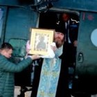 La Virgen de las 7 Flechas a punto de iniciar su vuelo de bendición en helicóptero sobre la capital de Crimea.