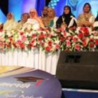 Una ceremonia de entrega de Premios Ratnagarva Maa, para madres ejemplares