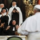 Unas religiosas muy contentas en un encuentro con el Papa Francisco