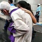 Sobreponiéndose a su edad y debilidad, Fray Roberto ayudó a confesar a los fieles de la multitudinaria peregrinación.
