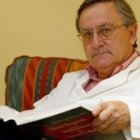 Justo Aznar es un veterano experto en bioética - recuerda que experimentar con seres humanos en su fase embrionaria es inmoral