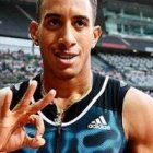 El medallista olímpico Orlando Ortega, con la crucecita con forma de ancla -un potente símbolo cristiano- en su cuello