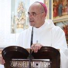 Monseñor Arturo Ros fue consagrado obispo este sábado por el cardenal Cañizares como consagrante principal. Foto: Alberto Sáiz.