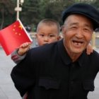 Tras décadas de multar a quien tuviera más de un hijo, China hoy está en una dinámica de envejecimiento difícil de frenar