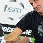 El entrenador brasileño Alexi Stival es popular por sus camisetas de la Virgen, que viste como ocasión de dar testimonio