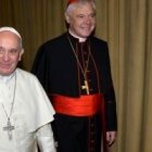 El Papa Francisco con el cardenal Gerhard Ludwig Miller durante el Sínodo de la Familia