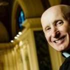 Larry Blake ha sido pastor luterano 15 años, sacerdote católico otros tantos, capellán de bases militares... y ahora de universidad