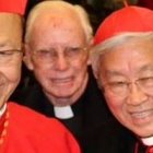 Los cardenales de Hong Kong, John Tong (izq) y Joseph Zen