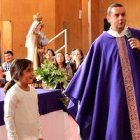 El libro de Fernando Poyatos busca concienciar a sacerdotes y fieles de que forman una comunidad y eso debe plasmarse en la práctica.