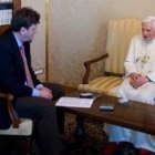 Benedicto XVI, aún antes de su renuncia, habla con su entrevistador, Peter Seewald