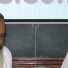 El padre Paresh Parmar - a la derecha, con bigote- con su obispo de Ahmedabad, Thomas Macwan -con barba