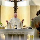 La gran apostasía viene precedida por la persecución de los cristianos bajo capa de modernidad, y dirigida por el príncipe de este mundo, dijo el Papa.