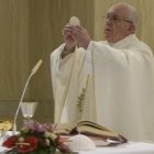 El Papa Francisco celebra misa casi cada día en la capilla de la residencia Santa Marta