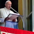 Francisco recordó en el Angelus a todas las mujeres que sufren la violencia y la opresión.