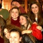 La familia de Josehine y Caroline, cristianos del valle del río Khabur, feliz al reunirse tras un secuestro de un año en manos de yihadistas