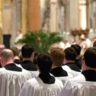 La Iglesia está estudiando retrasar la edad mínima para la ordenación sacerdotal, estableciéndola en los 27 años, y alargar los años de estudio