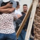 En los hospitales de Orlando los parientes y amigos lloran y esperan datos acerca de los 50 fallecidos y 53 heridos