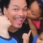 Ryan Bomberger y sus cuatro hijos