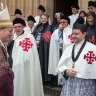 El Cardenal O Brien con caballeros de la Orden del Santo Sepulcro - mantienen obras en Tierra Santa