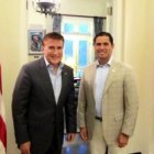 Brewster y su pareja -esposo, según la ley en EEUU- ricos activistas LGBT, exportan su ideología en República Dominicana