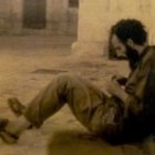 Esta imagen ilustra el libro de Anotaciones de Kiko Argüello, lleno de pensamientos y reflexiones espirituales