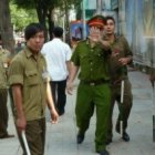 La policía comunista ejerció la violencia sobre los cristianos que estaban en misa a firmar un documento en el que afirmaran no volver a hacerlo