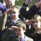 Jean Palombo y sus hijos tras el funeral de Frank, bombero que murió el 11-S