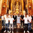 La plantilla y equipo directivo y técnico del Valencia, CF.