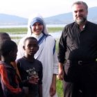 Christopher Hartley, en África, con las Misioneras de la Caridad - siempre ha bebido de la espiritualidad de Madre Teresa de Calcuta