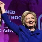 Cecile Richards, presidenta de Planned Parenthood, con Hillary Clinton, a la que ha proclamado como su candidata.
