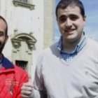 José Ramón Ordiz y Marcos Argüelles acuden cada domingo a la Parroquia de San Pedro de La Pola para ayudar en la Eucaristía y la catequesis