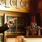 Sanz de Sautuola (Antonio Banderas), un hombre de fe, descubrió las cuevas; sus adversarios fueron los anticlericales de la época. Esos son los hechos.