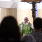Francisco, en la misa en Santa Marta, anima a orar a Dios como Padre