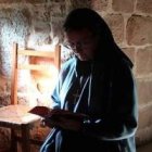 La hermana Guadalupe Escudero hace vida de ermitaña a cargo de Santa María de Zamarce, en Navarra, iglesia del siglo XII con una casa de espiritualidad
