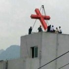 Desde 2013 las autoridades chinas retiran cruces de edificios o derrumban iglesias, pero ahora ha muerto una mujer en una demolición