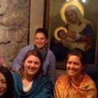 Como turistas o como esposas que intentan tener hijos y no pueden, cientos de jóvenes pasan cada año por la Gruta de la Leche.