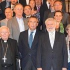 El cardenal Cañizares de Valencia con algunos de los expertos del Observatorio Socioeconómico de la Universidad Católica