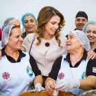 La reina Rania, con las voluntarias de Caritas