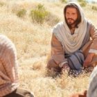 Los discípulos no iban a clases con Jesús, sino que convivían con Él todo el día, aprendían de lo que veían y hacían, en su grupo pequeño - eso es discipulado