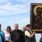 El icono de la Virgen Negra de Czestochowa salió de la costa pacífica siberiana... y aquí está en la costa pacífica americana, en Oregón...